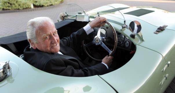 Dewis stellte einen Geschwindigkeitsrekord für Jaguar auf und trat 1955 mit einem D-Type bei den Rennen in Le Mans und Goodwood an